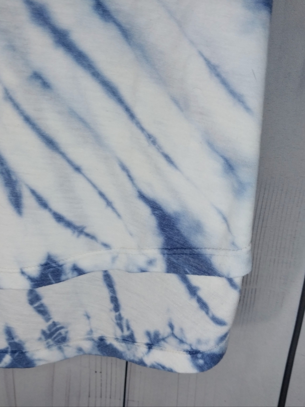 American Eagle Blue and White Tie-Dye Boho  Festival Tank with Lattice V-Neck - Picture 4 of 7